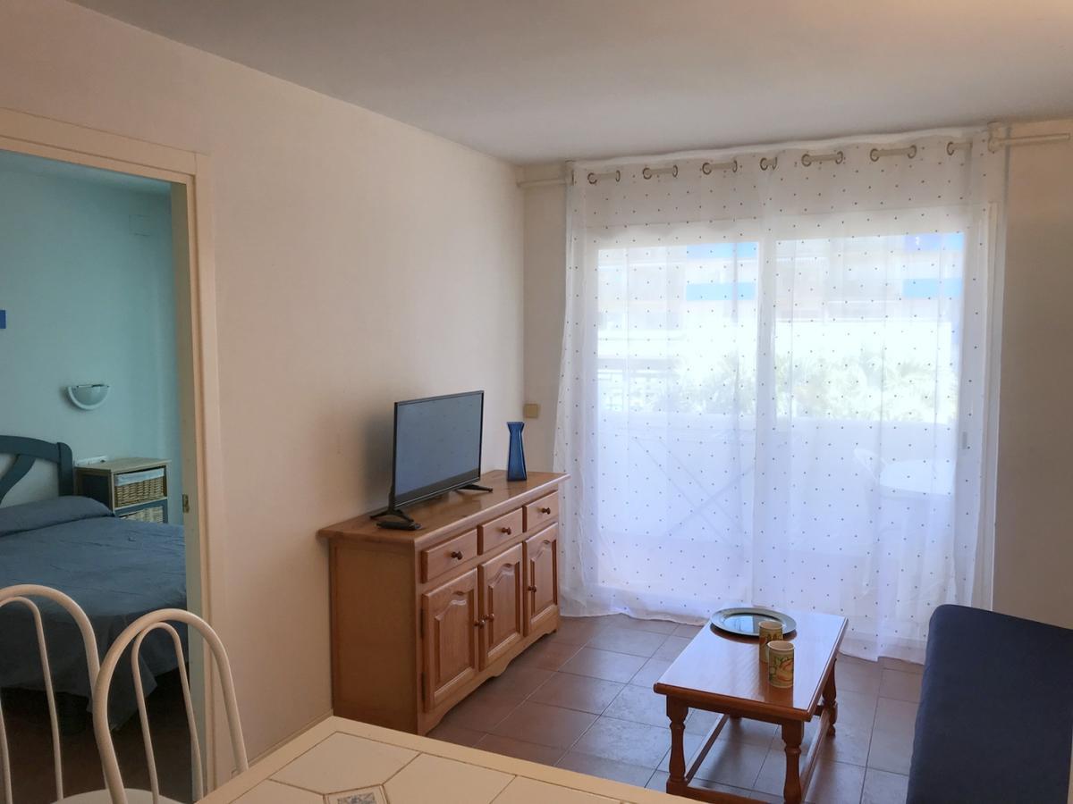 Royal Marine 13 Apartment Roses